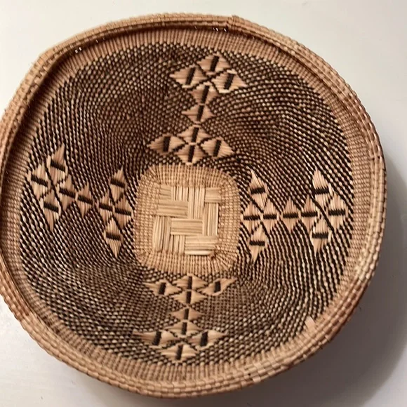 Small round woven basket. Tan and brown. - Picture 2 of 3